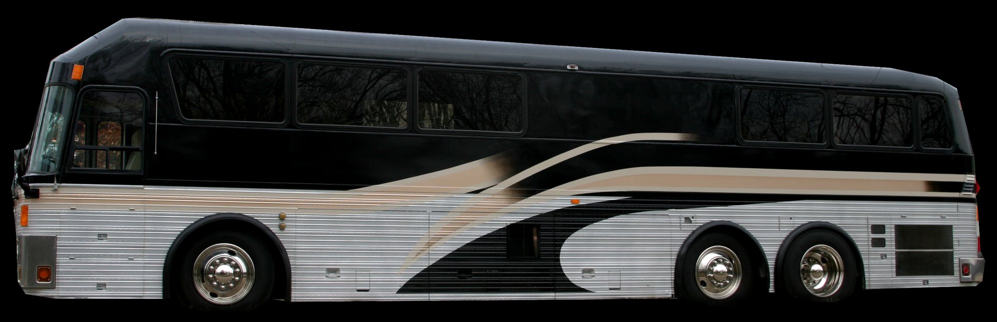 Side profile of the Rockstar Tour Bus, a silver coach with a black and gold stripe